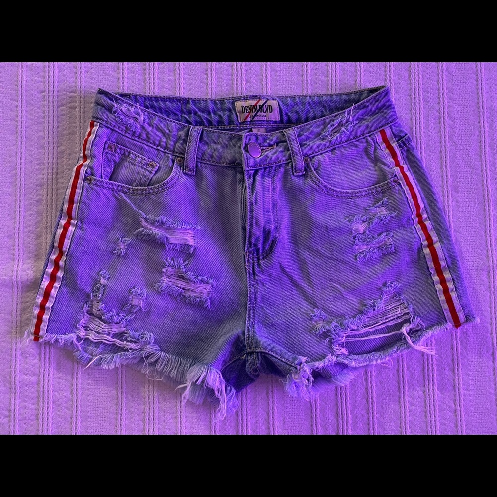 Shorts - Picture 3 of 3